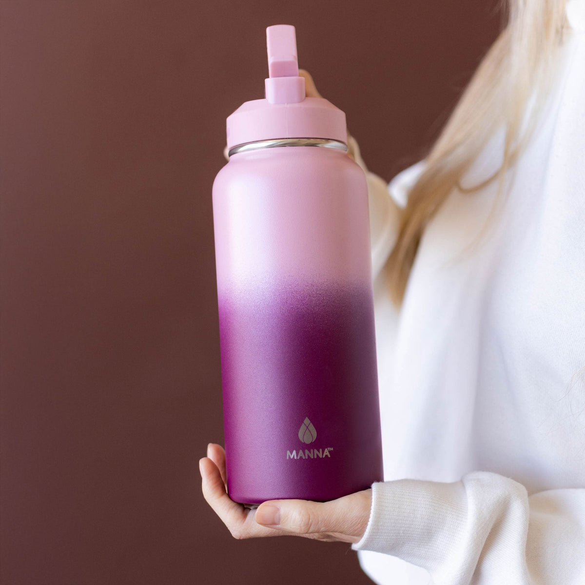 32-oz-powel-bottle-i2 32_Manna_Website_Lifestyles-2.jpg